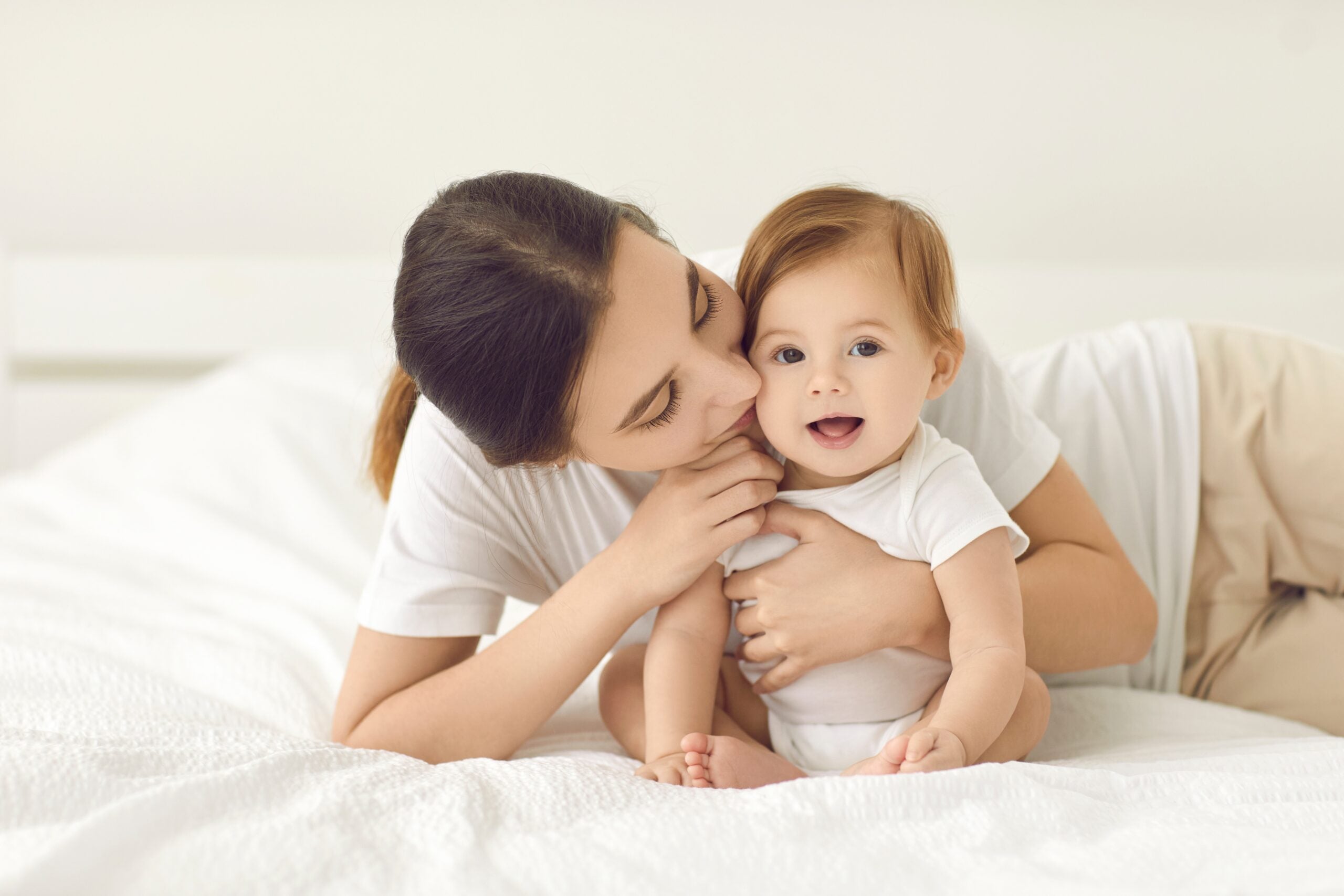 Loving,Young,Mother,Kiss,Little,Newborn,Baby,Enjoy,Maternity,Leave