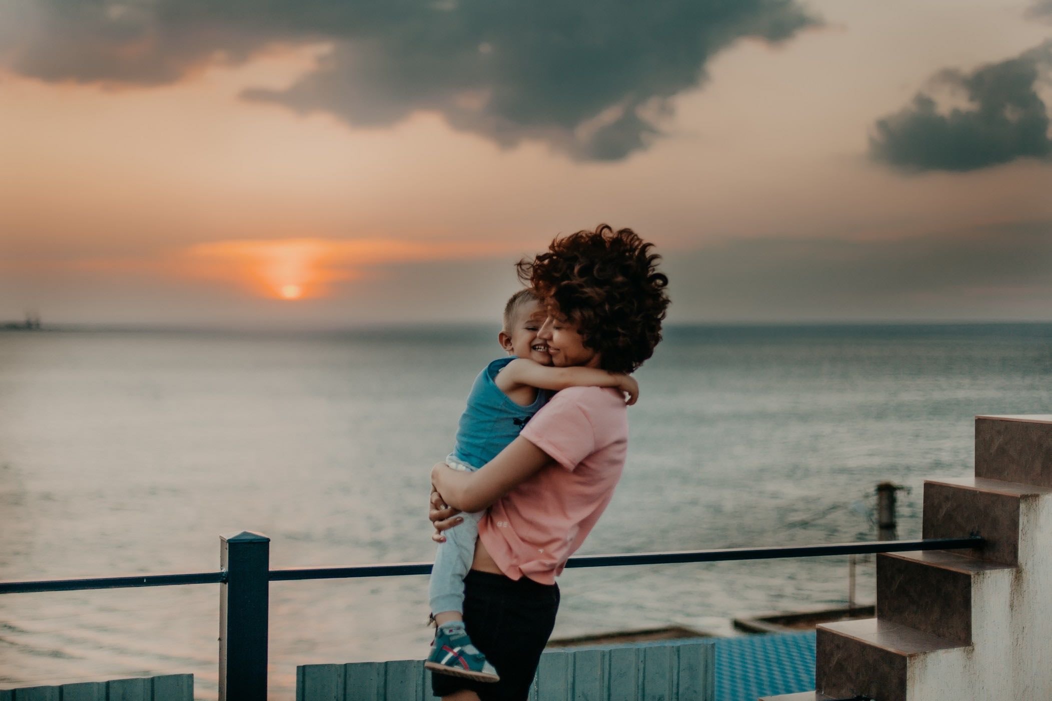Kid-and-Mom-Sunset